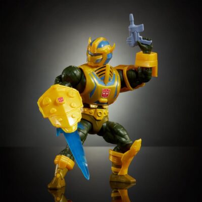 motu x transformers Bumblebee Armor Man At Arms pose 1