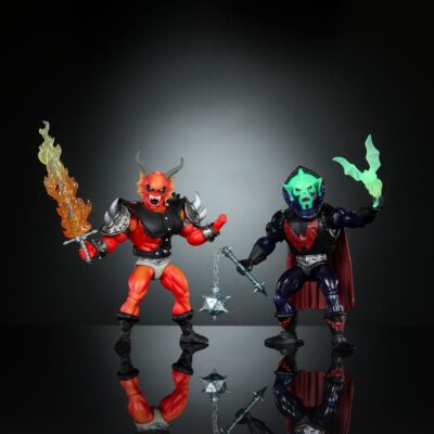 Masters-of-the-Universe-x-Stranger-Things-2-Pack-Hordak-and-Hellfire-Man-pose